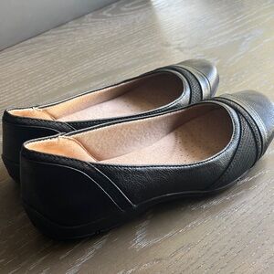 Life Stride Women's Classic Black Loafers